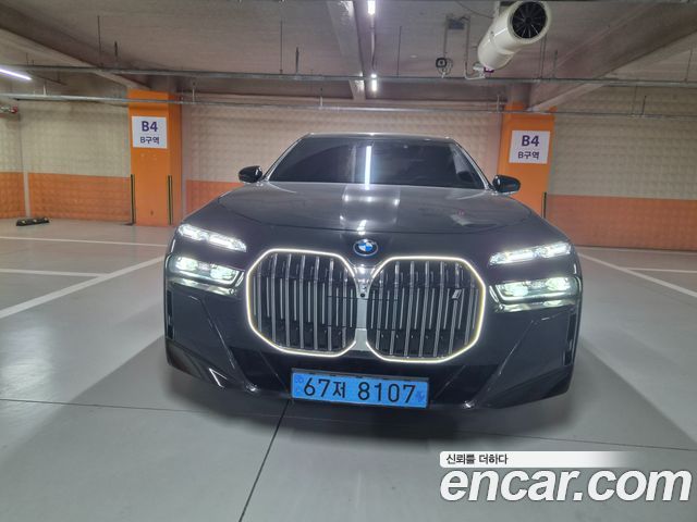 BMW i7 eDrive 50 M Sport — пробег 10 000 км — фото 1 из 5