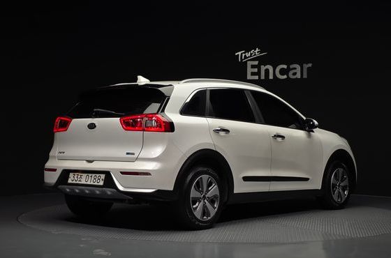 Kia Niro Prestige — пробег 180 604 км — фото 2 из 5