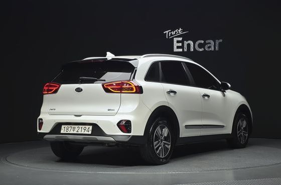 Kia Niro 1.6 HEV Prestige — пробег 110 977 км — фото 2 из 5