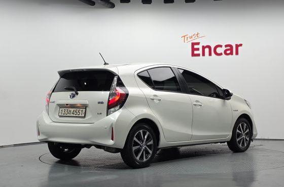 Toyota Prius 1.5 — пробег 49 131 км — фото 2 из 5