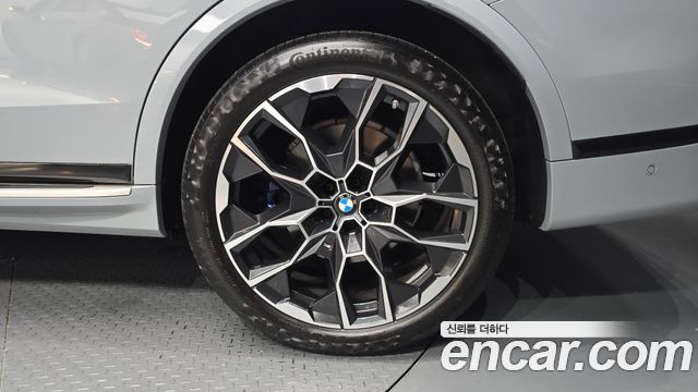 BMW X7 xDrive 40i M Sport 7STR — пробег 4 898 км — фото 5 из 5