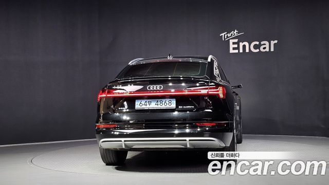 Audi e-tron 55 Quattro — пробег 81 948 км — фото 4 из 5