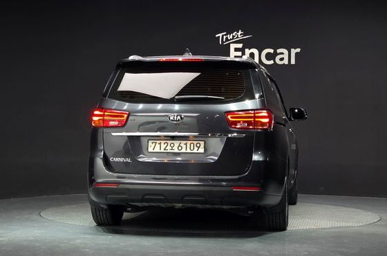 Kia Carnival 11-Seater Prestige — пробег 91 857 км — фото 4 из 5