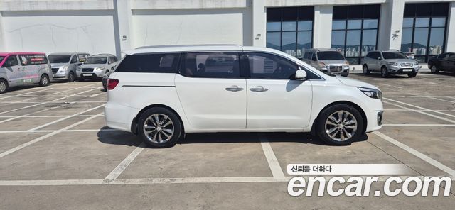 Kia Carnival 9-seater Prestige — пробег 136 000 км — фото 5 из 5