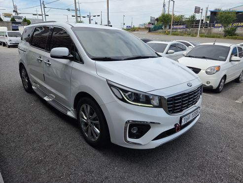 Kia Carnival 9-Seater Prstige — пробег 58 449 км — фото 3 из 5