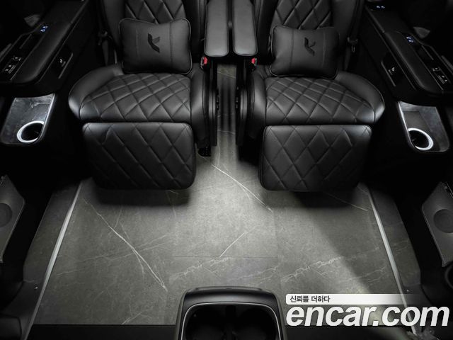 Kia Carnival HEV 9-Seater Hi-Limousine (Special vehicle) — пробег 300 км — фото 4 из 5