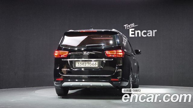 Kia Carnival из Кореи Encar