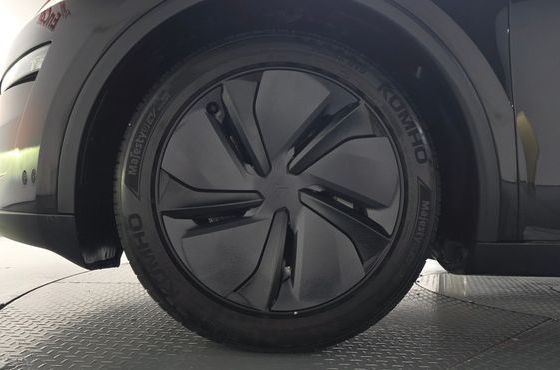 Tesla Model Y Long Range AWD — пробег 15 904 км — фото 5 из 5