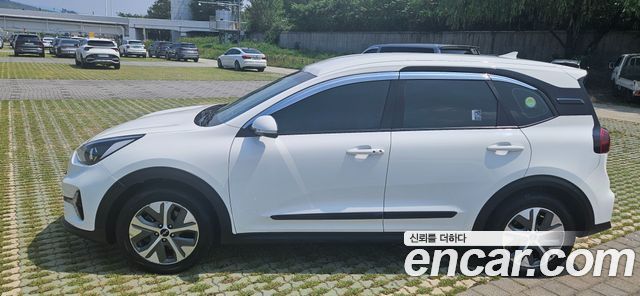 Kia Niro Light (Taxi Trim) — пробег 324 058 км — фото 3 из 5
