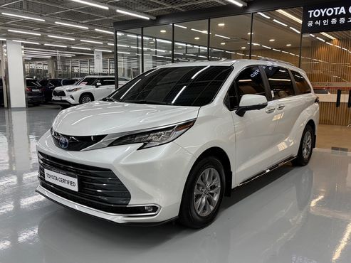 Toyota Sienna 2.5 Hybrid AWD — пробег 3 695 км — фото 1 из 5