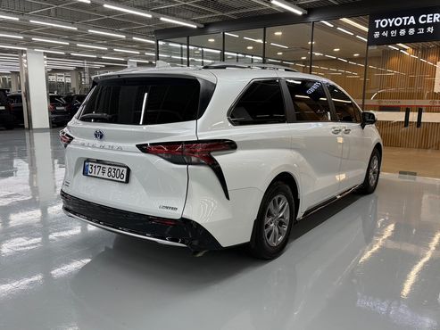 Toyota Sienna 2.5 Hybrid AWD — пробег 3 695 км — фото 2 из 5