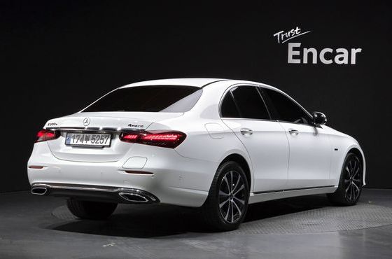 Mercedes-Benz E-Class E300e 4MATIC Exclusive — пробег 54 981 км — фото 2 из 5