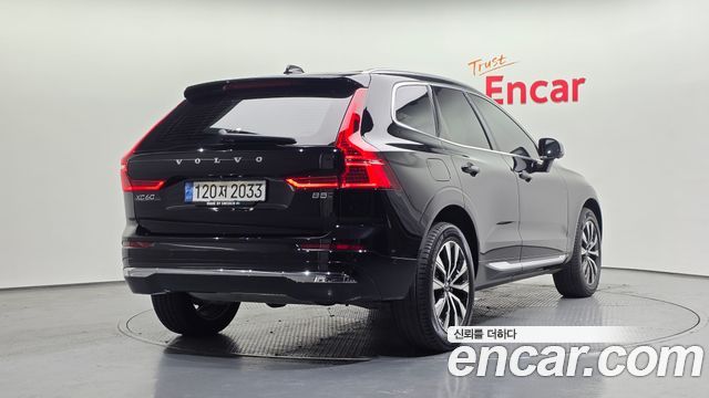 Volvo XC60 B5 Ultimate Bright — пробег 48 745 км — фото 2 из 5