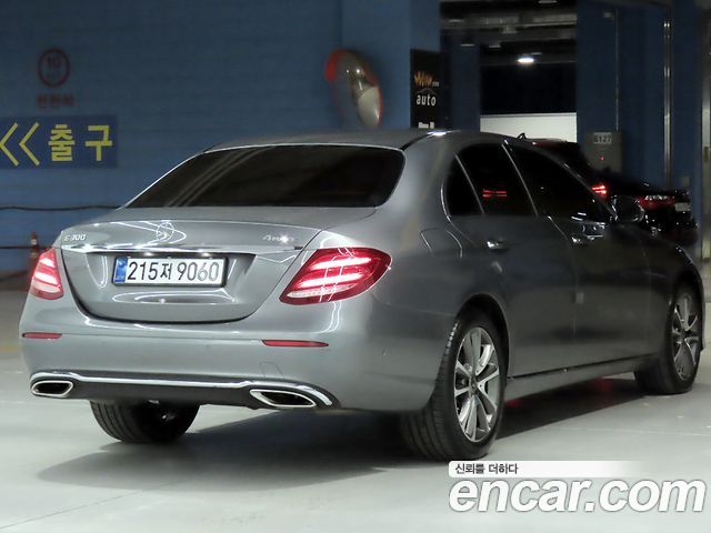 Mercedes-Benz E-Class E300 4MATIC Avnatgarde — пробег 107 894 км — фото 2 из 5