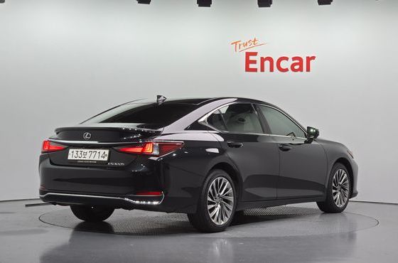 Lexus ES Executive — пробег 33 153 км — фото 2 из 5