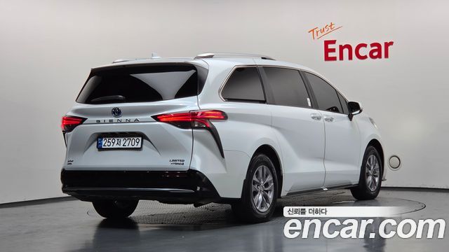 Toyota Sienna 2.5 Hybrid AWD — пробег 24 077 км — фото 2 из 5