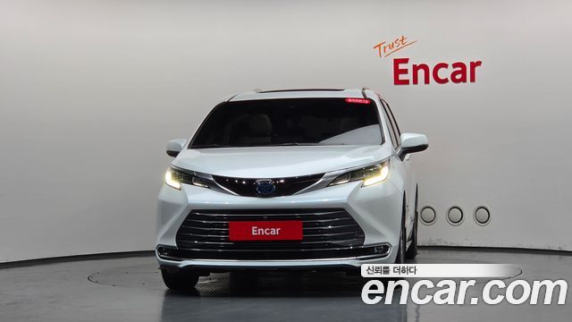 Toyota Sienna 2.5 Hybrid AWD — пробег 24 077 км — фото 3 из 5