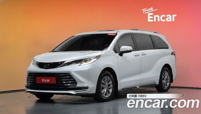 Toyota Sienna 2.5 Hybrid AWD — пробег 24 077 км — фото 1 из 5