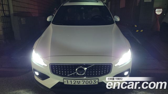 Volvo V60 T5 Pro AWD — пробег 87 635 км — фото 1 из 5
