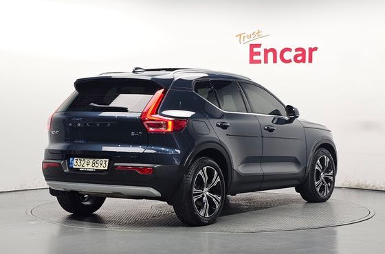 Volvo XC40 B4 Inscription — пробег 106 344 км — фото 2 из 5