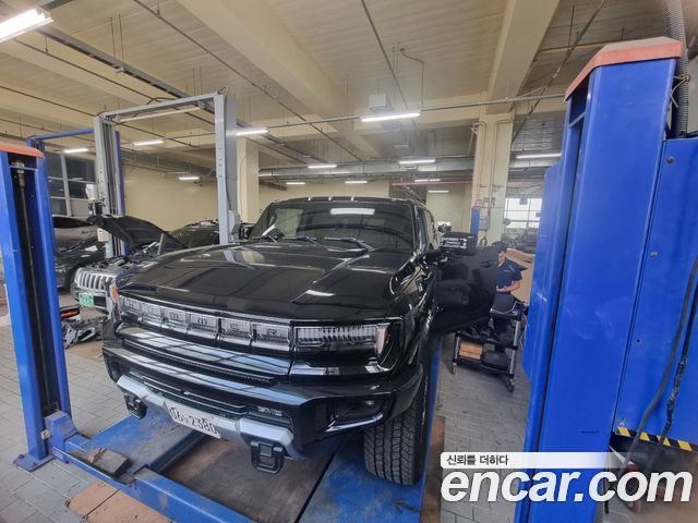 GMC Hummer EV e4WD — пробег 4 500 км — фото 3 из 5