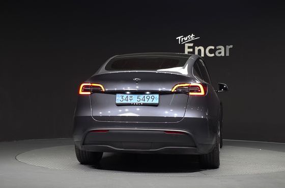 Tesla Model Y RWD — пробег 21 228 км — фото 4 из 5