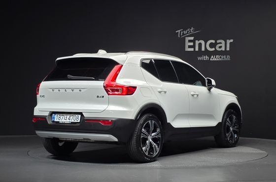 Volvo XC40 B4 Inscription — пробег 13 467 км — фото 2 из 5