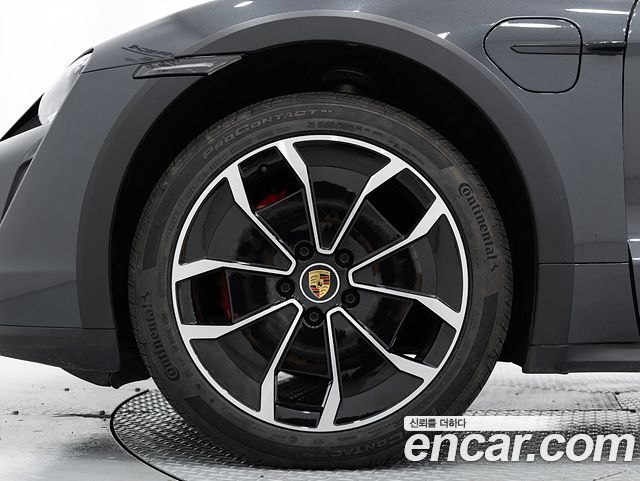 Porsche Taycan 4S Cross Turismo — пробег 30 350 км — фото 5 из 5