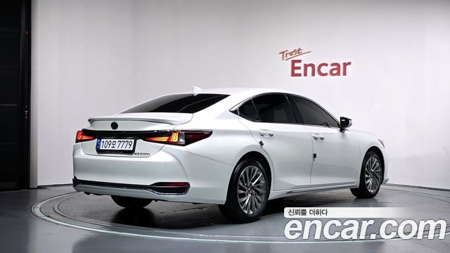 Lexus ES Luxury Plus — пробег 23 635 км — фото 2 из 5
