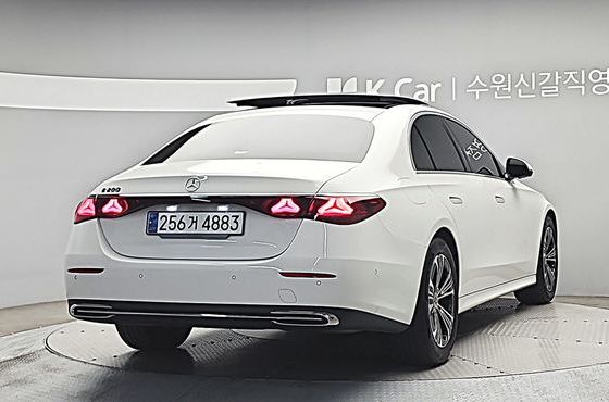 Mercedes-Benz E-Class E200 Avantgarde — пробег 24 881 км — фото 4 из 5