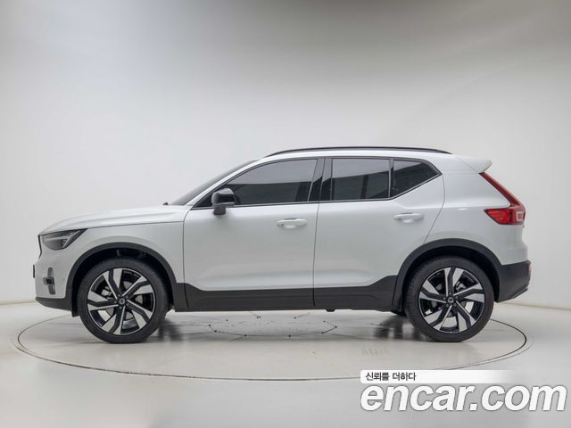 Volvo XC40 B4 Ultra Bright — пробег 809 км — фото 3 из 5