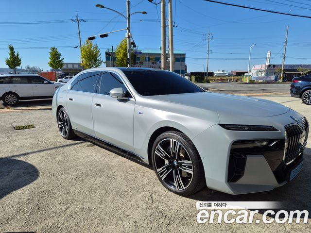 BMW i7 xDrive 60 M sport — пробег 77 000 км — фото 1 из 5