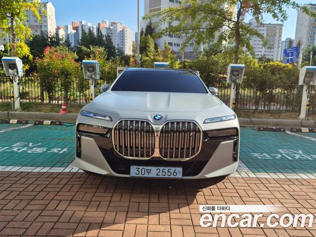 BMW i7 xDrive 60 M sport — пробег 77 000 км — фото 3 из 5