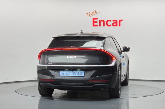 Kia EV6 Standard 2WD Light — пробег 10 225 км — фото 4 из 5