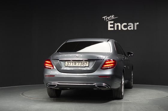 Mercedes-Benz E-Class E300 4MATIC Exclusive — пробег 55 422 км — фото 4 из 5