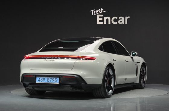 Porsche Taycan 4S — пробег 34 284 км — фото 2 из 5