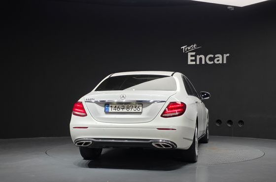 Mercedes-Benz E-Class E220d Avantgarde — пробег 185 638 км — фото 4 из 5