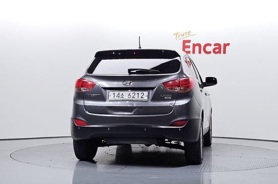 Hyundai Tucson Diesel 2WD X20 Deluxe — пробег 212 953 км — фото 4 из 5