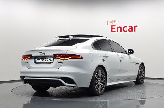 Jaguar XE D180 R-Dynamic S — пробег 32 055 км — фото 2 из 5