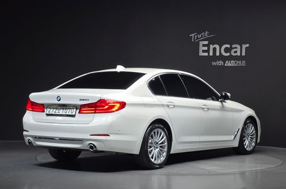 BMW 5-Series 520i Luxury — пробег 64 040 км — фото 2 из 5