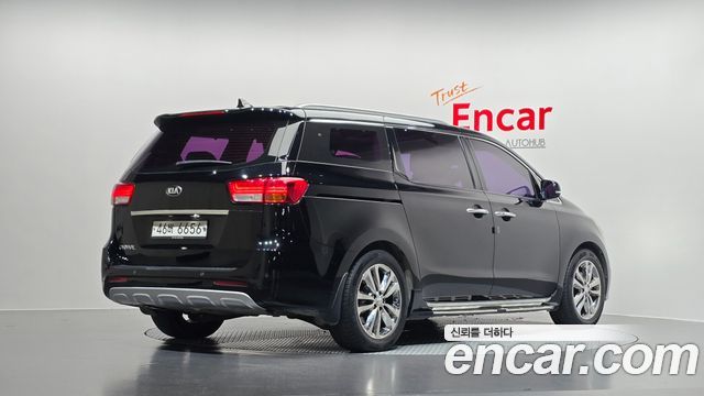 Kia Carnival 9-seater Prestige — пробег 98 002 км — фото 2 из 5