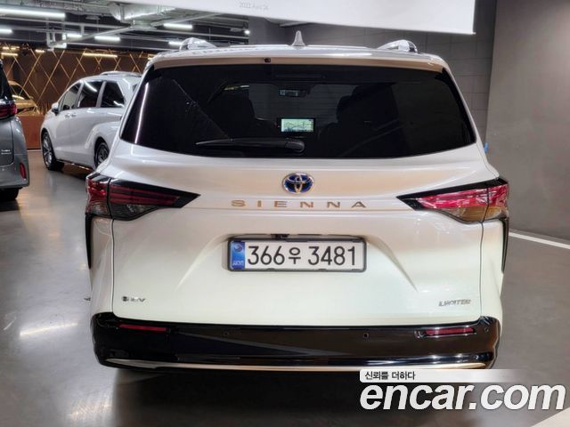 Toyota Sienna 2.5 Hybrid 2WD — пробег 7 854 км — фото 3 из 5