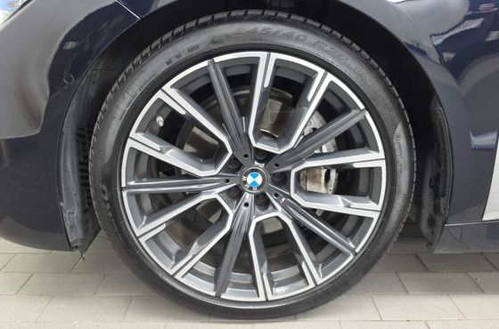 BMW 7-Series 740Li xDrive M Sport Package — пробег 153 815 км — фото 5 из 5