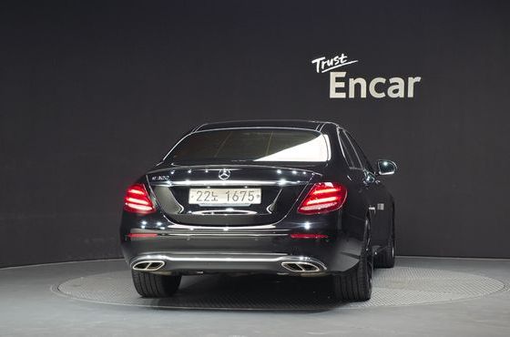 Mercedes-Benz E-Class E300 Avantgarde — пробег 72 878 км — фото 4 из 5