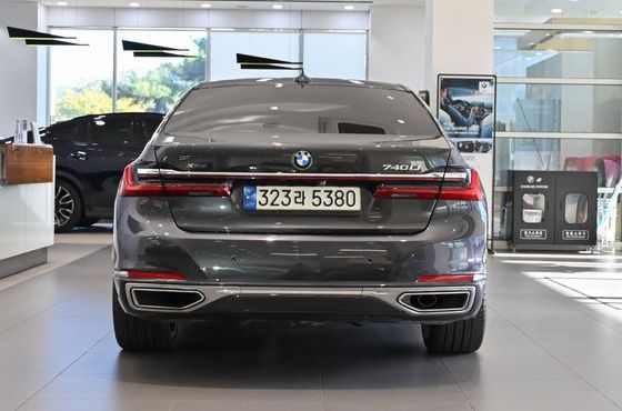 BMW 7-Series 740Li xDrive Design Pure Excellence — пробег 161 808 км — фото 4 из 5