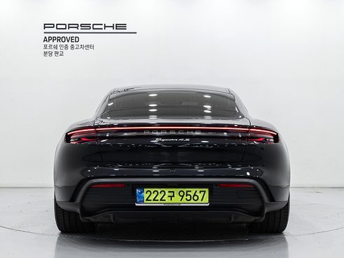 Porsche Taycan 4S — пробег 17 660 км — фото 4 из 5