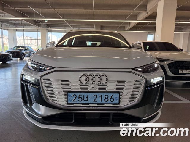 Audi Q6 e-tron S Line — пробег 300 км — фото 3 из 5