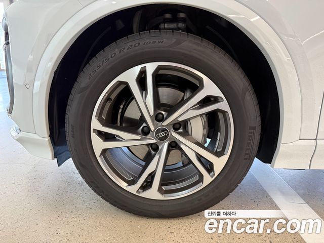 Audi Q6 e-tron S Line — пробег 300 км — фото 5 из 5