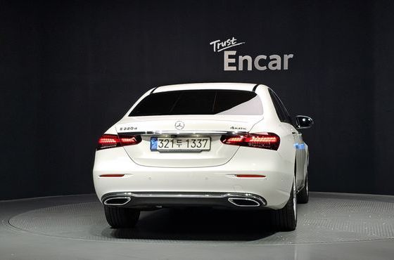 Mercedes-Benz E-Class E220d 4MATIC Exclusive — пробег 45 041 км — фото 4 из 5