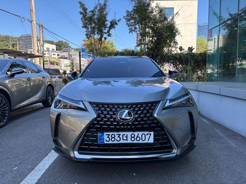 Lexus UX 2.0 2WD — пробег 654 км — фото 1 из 5